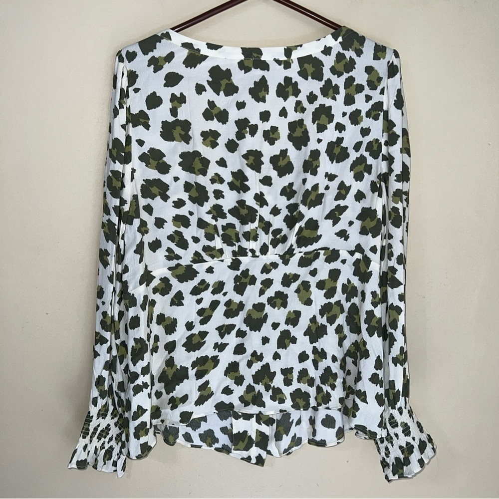 LOFT Leopard Green Floral Women's Top NWT - Picture 4 of 4